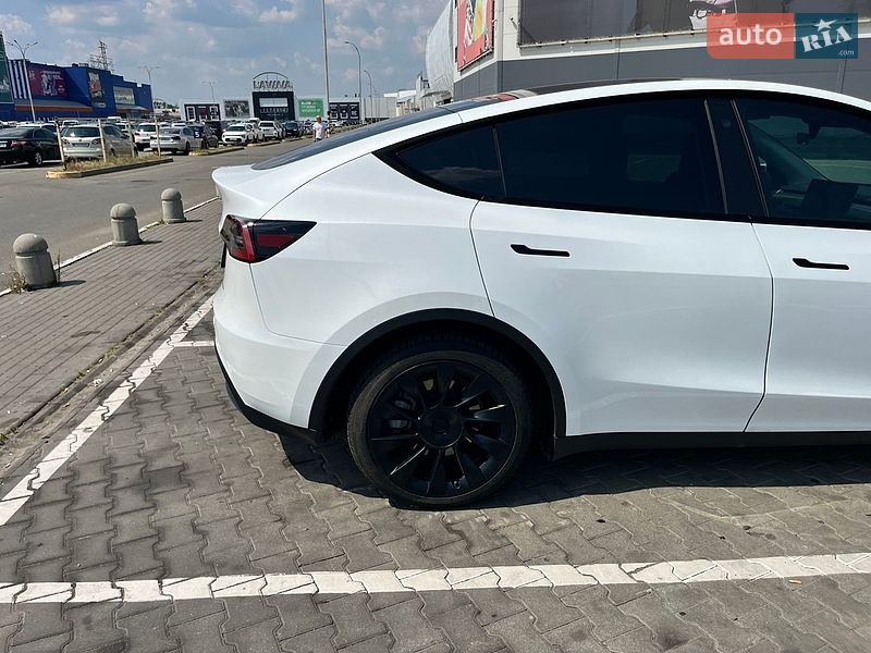 Внедорожник / Кроссовер Tesla Model Y 2023 в Киеве