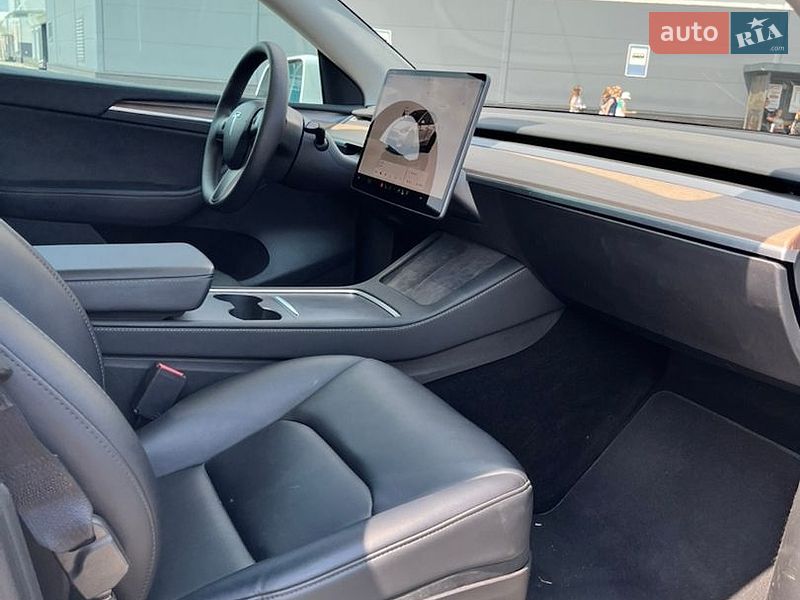 Внедорожник / Кроссовер Tesla Model Y 2023 в Киеве