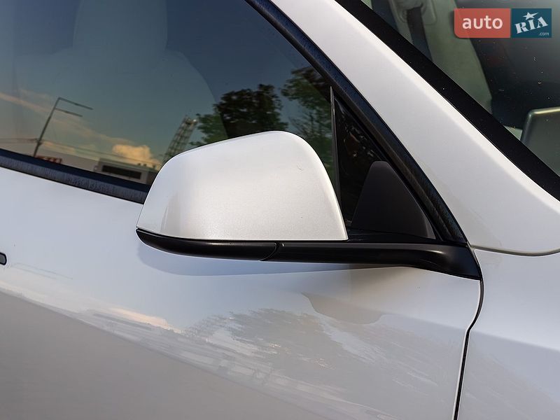 Позашляховик / Кросовер Tesla Model Y 2022 в Києві фото 16 Позашляховик / Кросовер Tesla Model Y 2022 в Києві