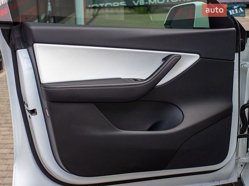 Позашляховик / Кросовер Tesla Model Y 2022 в Києві фото 39 Позашляховик / Кросовер Tesla Model Y 2022 в Києві