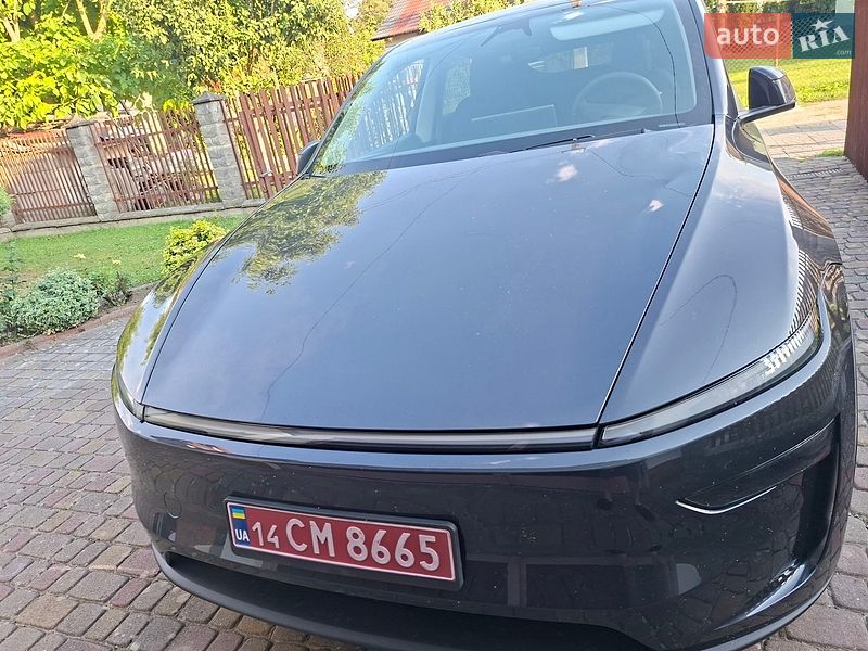 Позашляховик / Кросовер Tesla Model Y 2025 в Львові