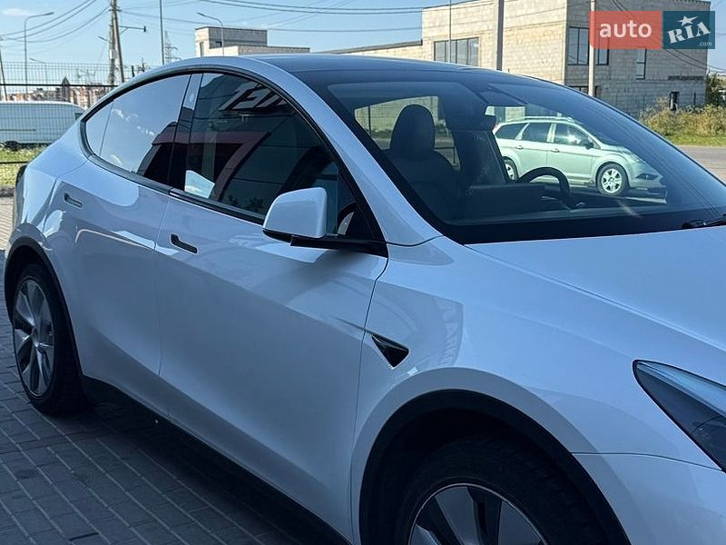 Позашляховик / Кросовер Tesla Model Y 2023 в Тернополі