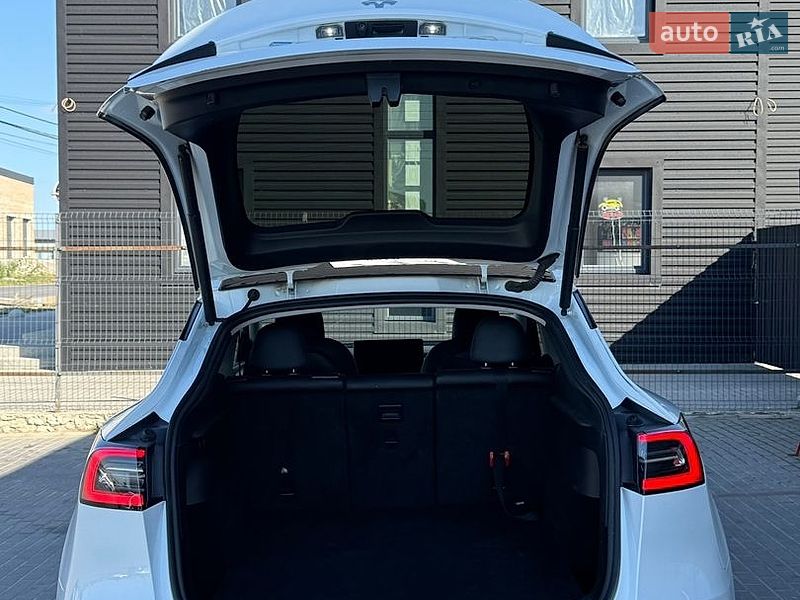 Позашляховик / Кросовер Tesla Model Y 2023 в Тернополі