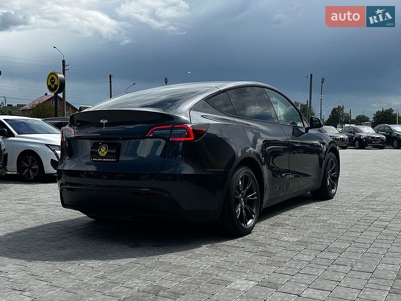 Позашляховик / Кросовер Tesla Model Y 2024 в Івано-Франківську