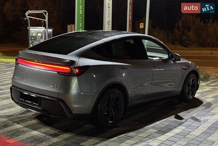 Позашляховик / Кросовер Tesla Model Y 2025 в Коростені