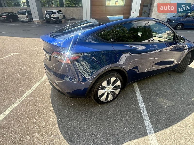 Внедорожник / Кроссовер Tesla Model Y 2023 в Киеве