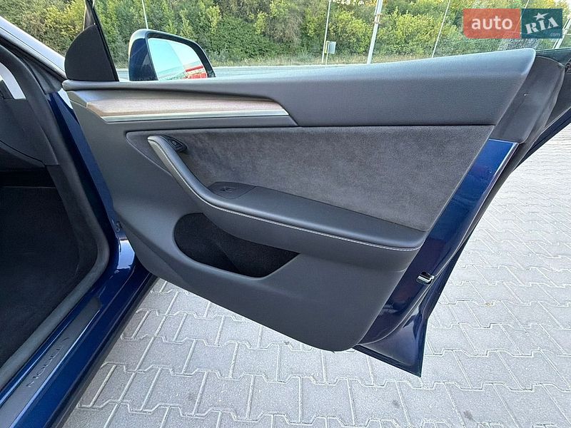 Позашляховик / Кросовер Tesla Model Y 2023 в Тернополі