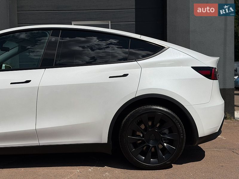 Внедорожник / Кроссовер Tesla Model Y 2024 в Киеве