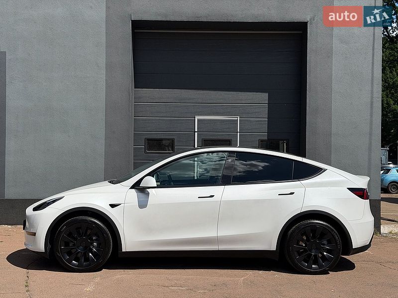 Внедорожник / Кроссовер Tesla Model Y 2024 в Киеве