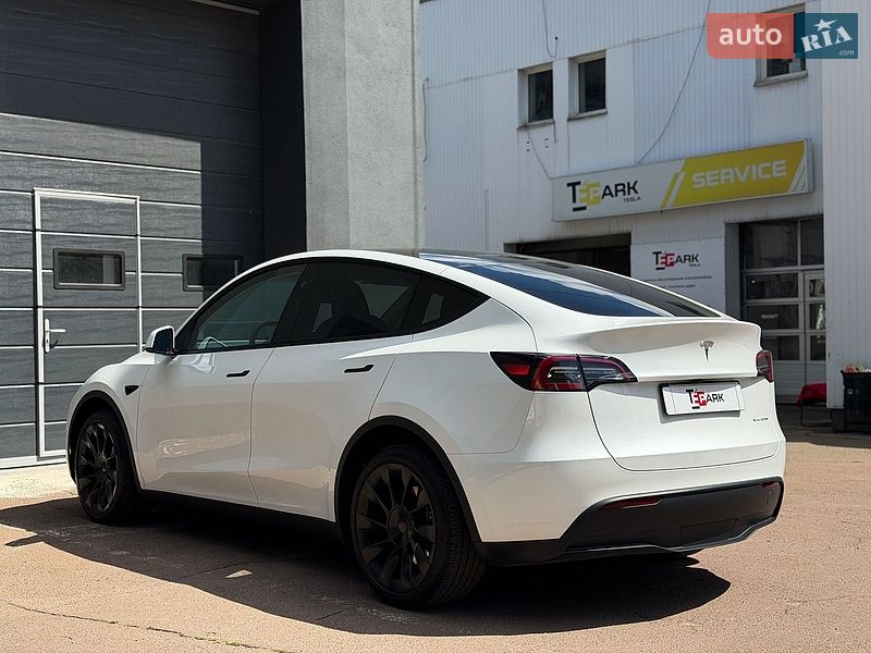 Внедорожник / Кроссовер Tesla Model Y 2024 в Киеве