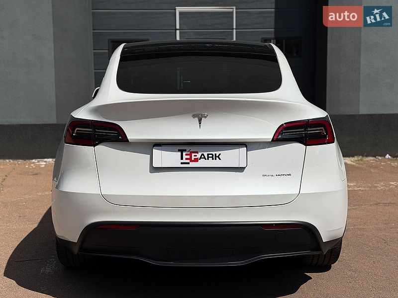 Внедорожник / Кроссовер Tesla Model Y 2024 в Киеве