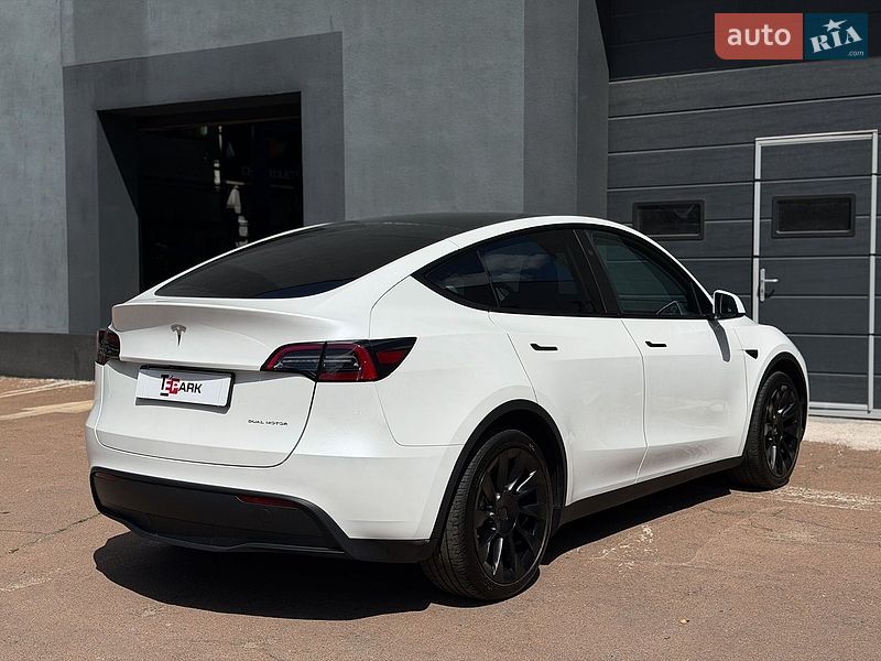 Внедорожник / Кроссовер Tesla Model Y 2024 в Киеве