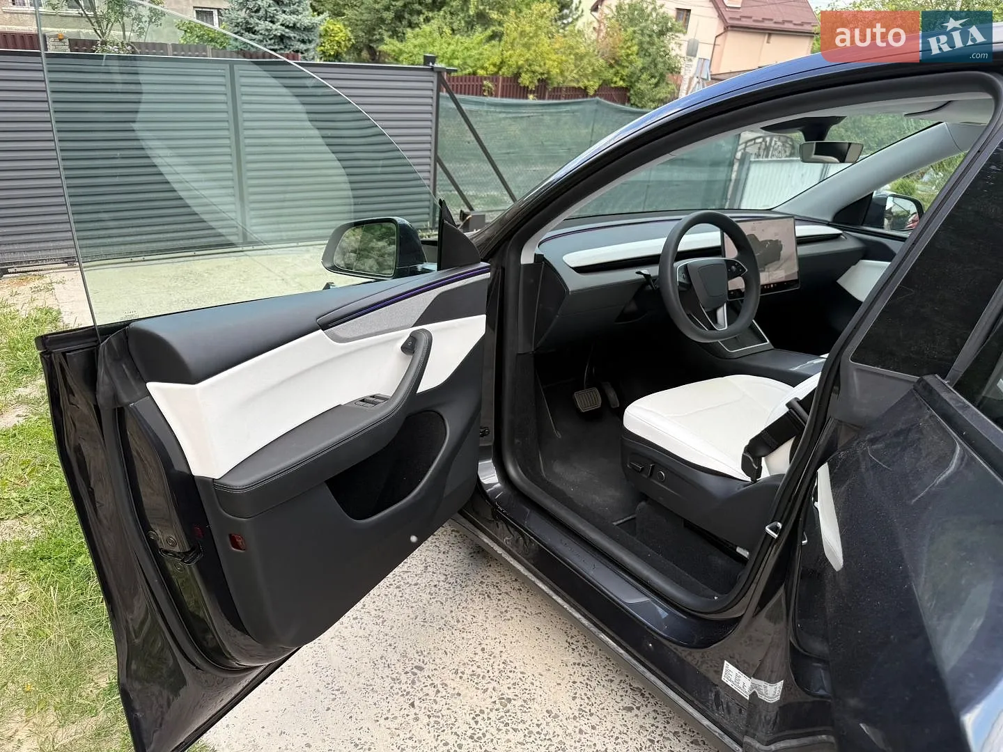2025 Tesla Model Y - мініатюра 23