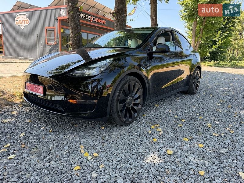 Позашляховик / Кросовер Tesla Model Y 2022 в Чернівцях фото 2 Позашляховик / Кросовер Tesla Model Y 2022 в Чернівцях