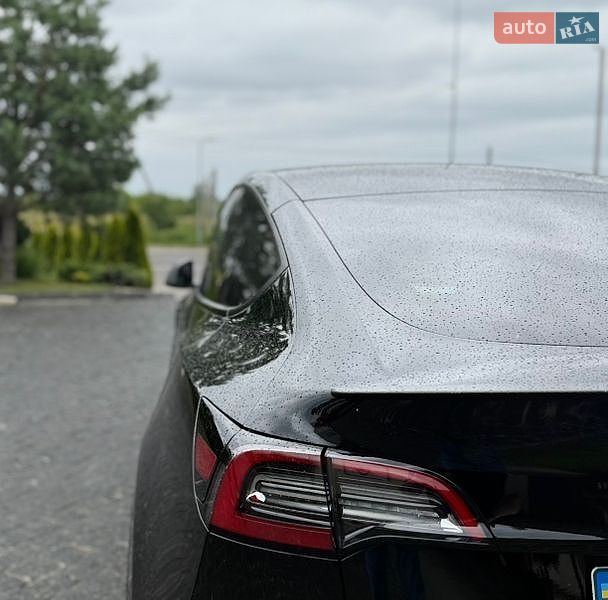 Внедорожник / Кроссовер Tesla Model Y 2023 в Львове