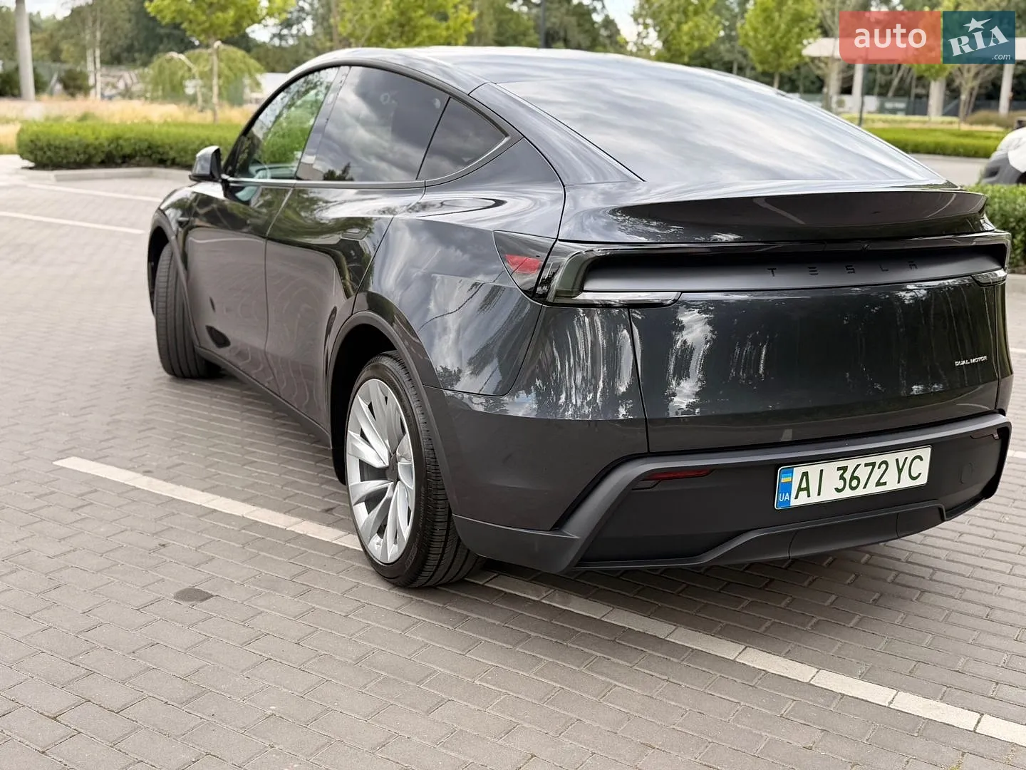 2025 Tesla Model Y - мініатюра 5