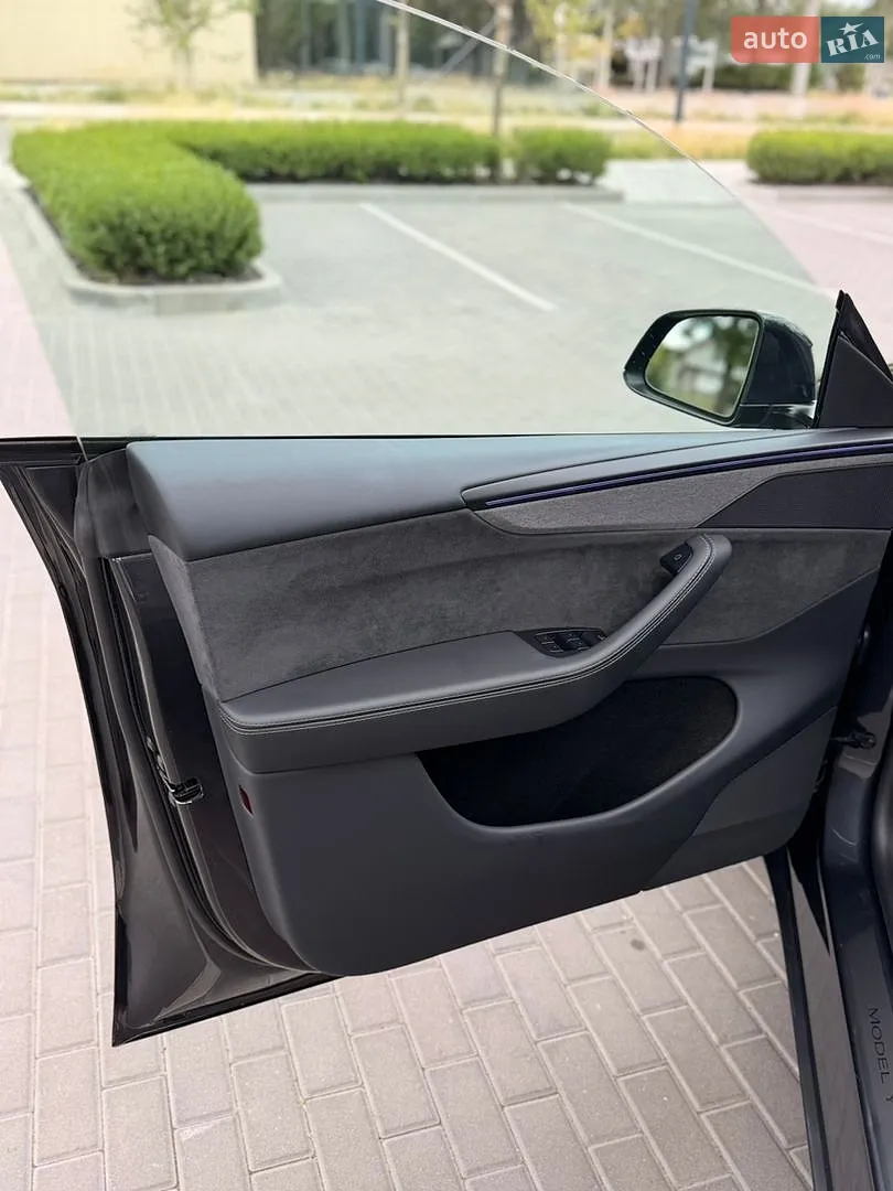 2025 Tesla Model Y - мініатюра 15