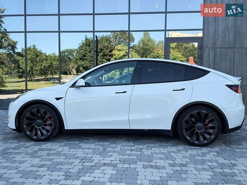 Позашляховик / Кросовер Tesla Model Y 2021 в Запоріжжі