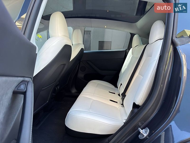 Внедорожник / Кроссовер Tesla Model Y 2024 в Львове
