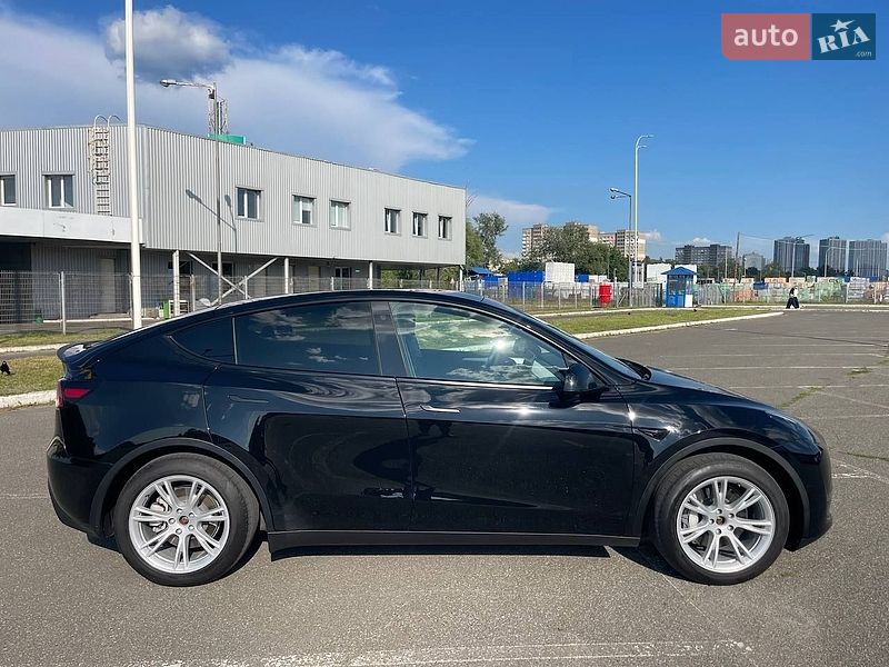 Позашляховик / Кросовер Tesla Model Y 2023 в Києві