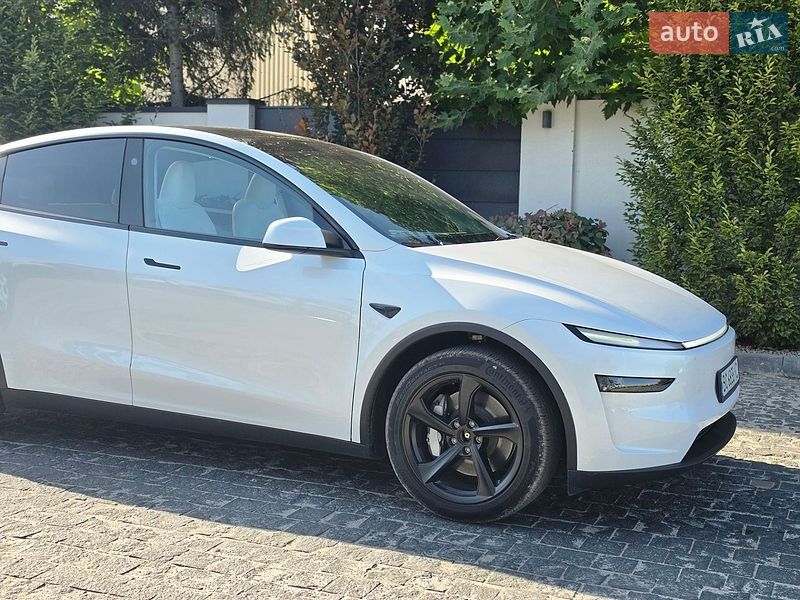 Внедорожник / Кроссовер Tesla Model Y 2025 в Львове