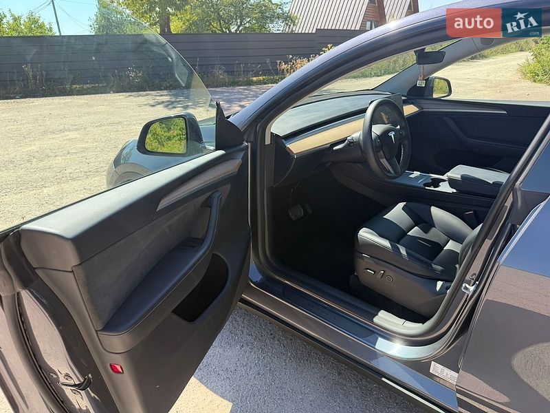 Внедорожник / Кроссовер Tesla Model Y 2023 в Тернополе