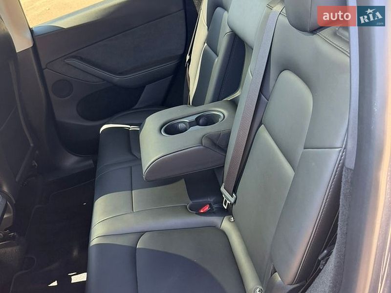 Внедорожник / Кроссовер Tesla Model Y 2023 в Тернополе