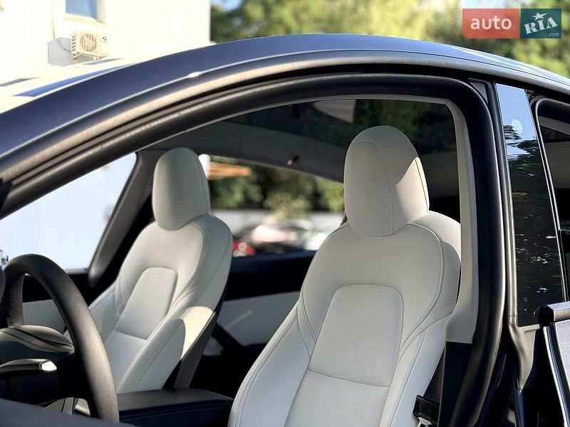 Внедорожник / Кроссовер Tesla Model Y 2022 в Киеве
