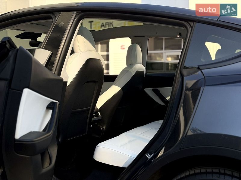 Внедорожник / Кроссовер Tesla Model Y 2022 в Киеве