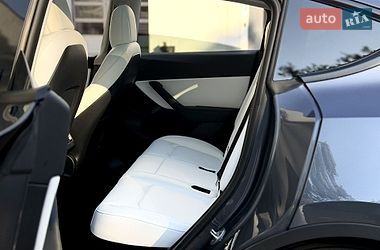 Внедорожник / Кроссовер Tesla Model Y 2022 в Киеве