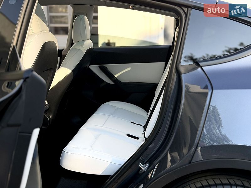 Внедорожник / Кроссовер Tesla Model Y 2022 в Киеве