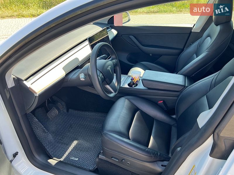 Позашляховик / Кросовер Tesla Model Y 2021 в Львові
