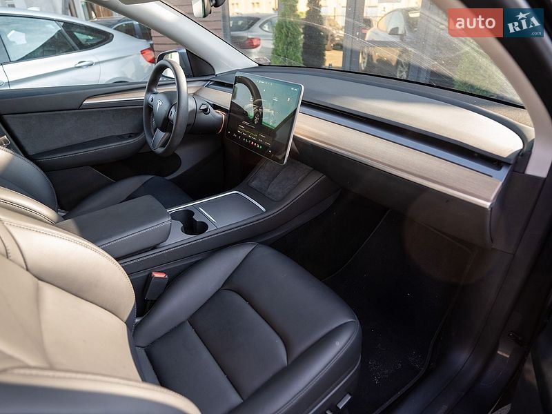 Внедорожник / Кроссовер Tesla Model Y 2023 в Киеве