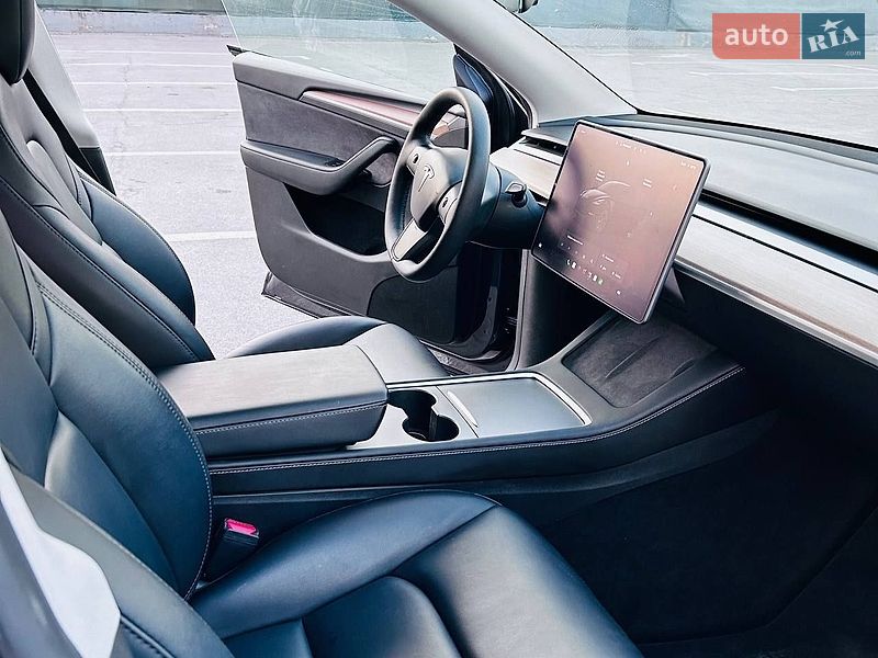 Внедорожник / Кроссовер Tesla Model Y 2024 в Запорожье