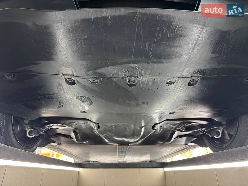 Позашляховик / Кросовер Tesla Model Y 2024 в Чернівцях