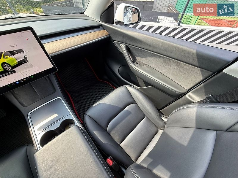 Внедорожник / Кроссовер Tesla Model Y 2022 в Киеве