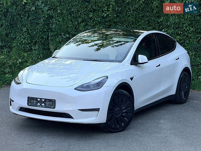 Tesla Model Y 2024