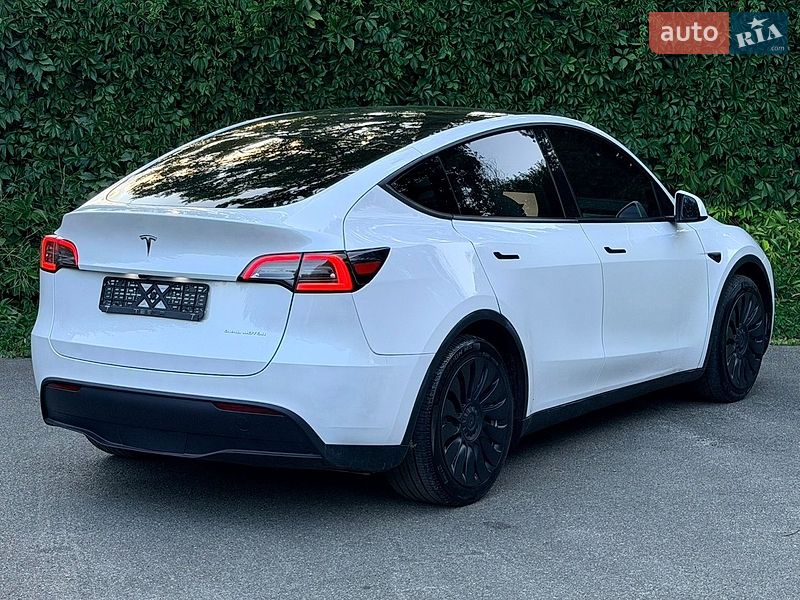 Внедорожник / Кроссовер Tesla Model Y 2024 в Киеве