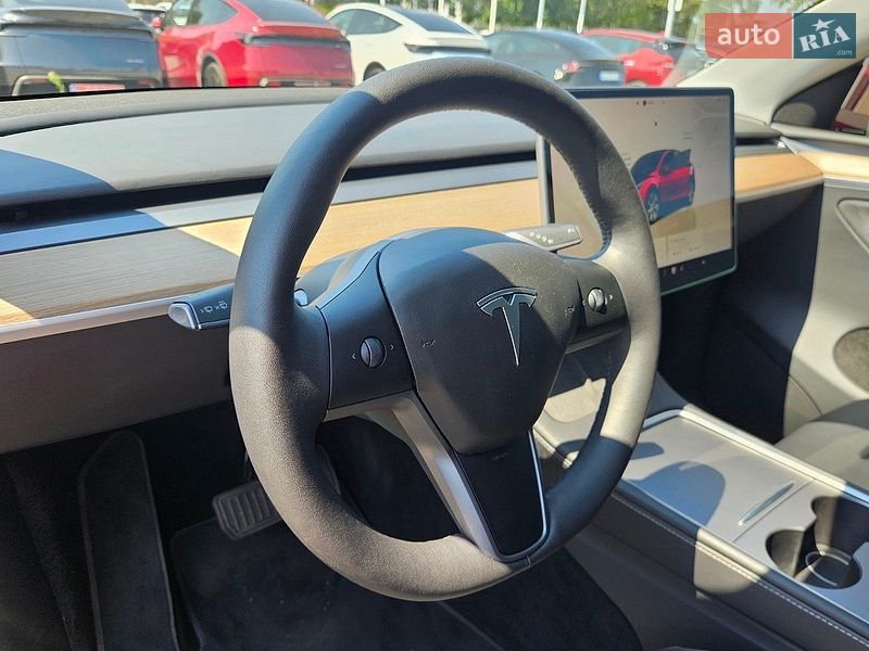 Позашляховик / Кросовер Tesla Model Y 2024 в Дніпрі