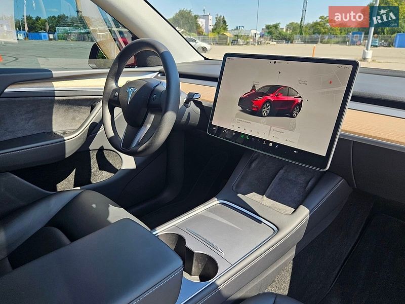 Позашляховик / Кросовер Tesla Model Y 2024 в Дніпрі