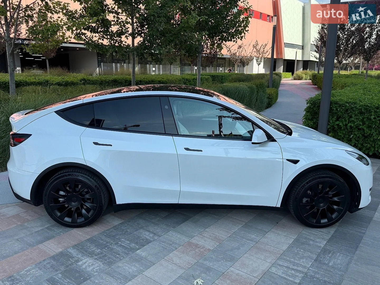 2024 Tesla Model Y - мініатюра 10