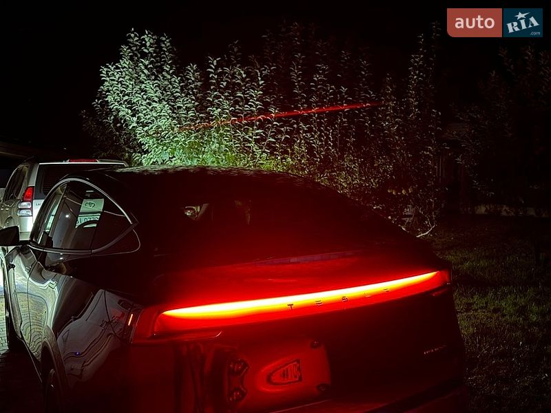Внедорожник / Кроссовер Tesla Model Y 2025 в Полтаве