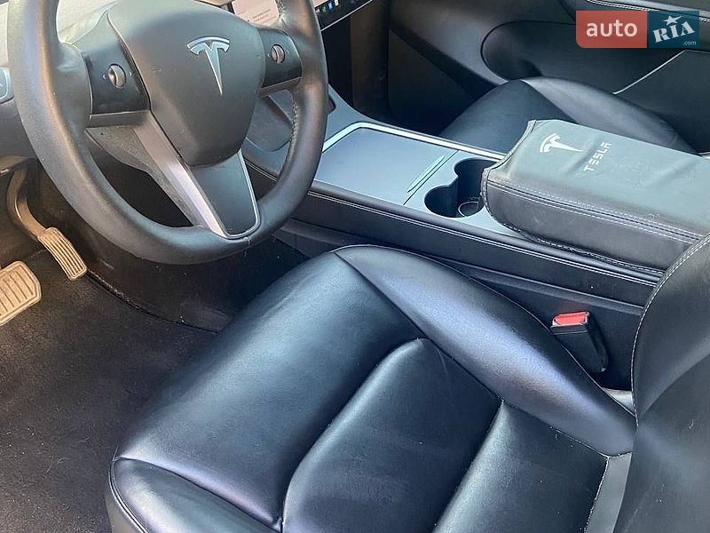Внедорожник / Кроссовер Tesla Model Y 2021 в Львове