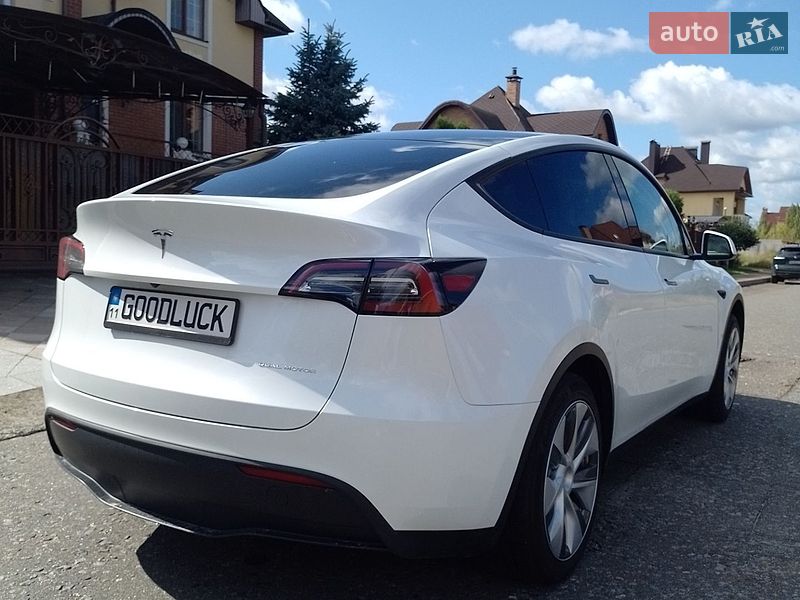 Внедорожник / Кроссовер Tesla Model Y 2023 в Киеве