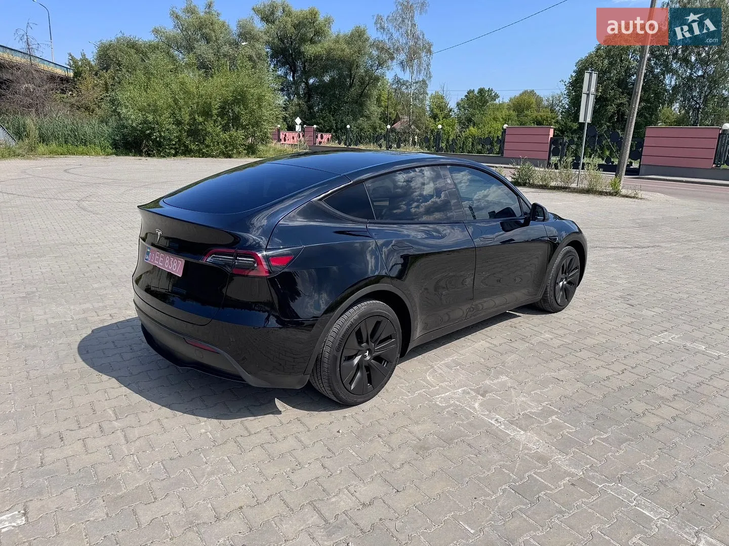 2024 Tesla Model Y - мініатюра 3
