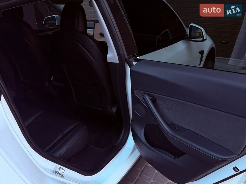 Позашляховик / Кросовер Tesla Model Y 2023 в Вінниці