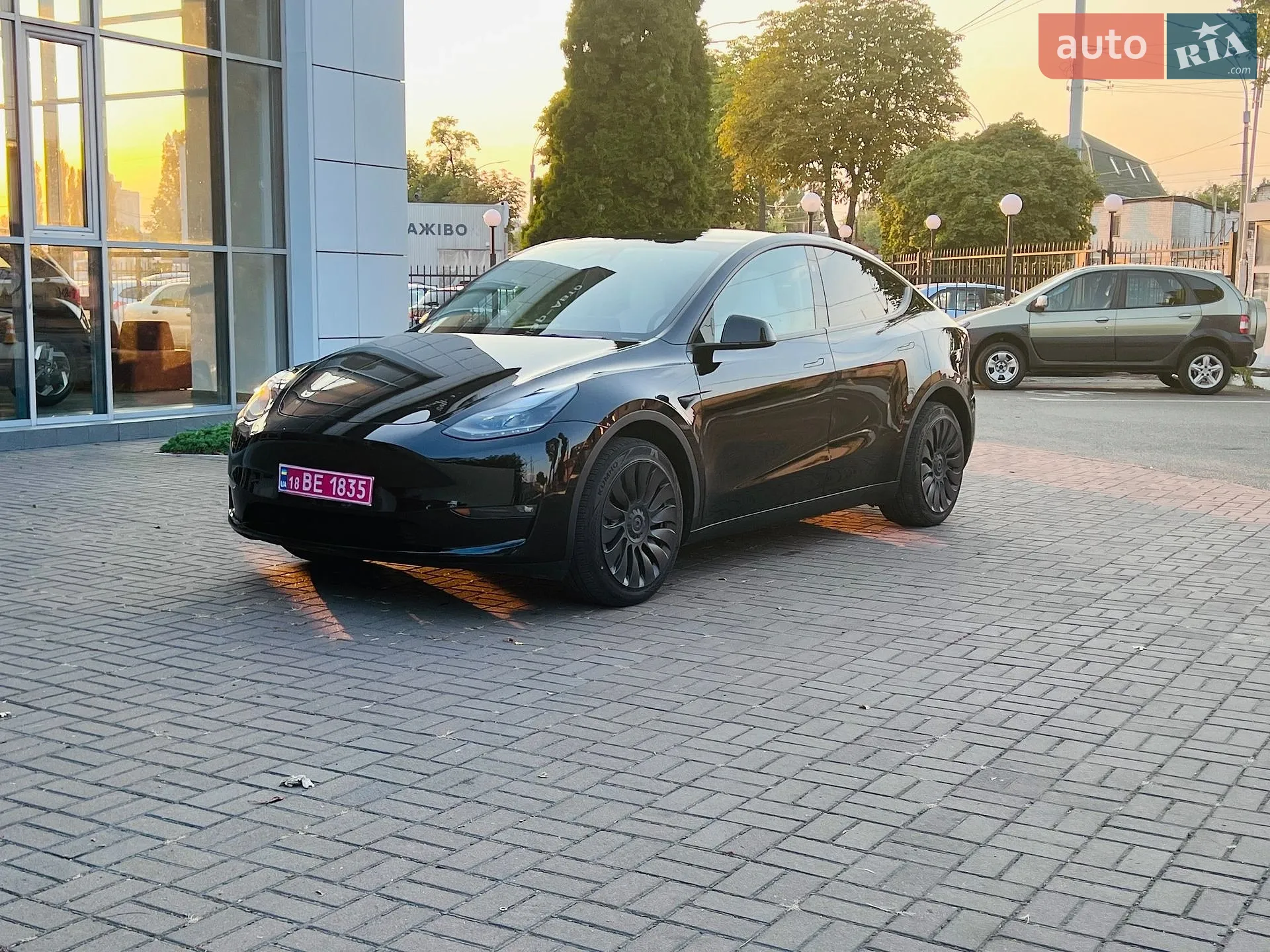 2024 Tesla Model Y - мініатюра 8