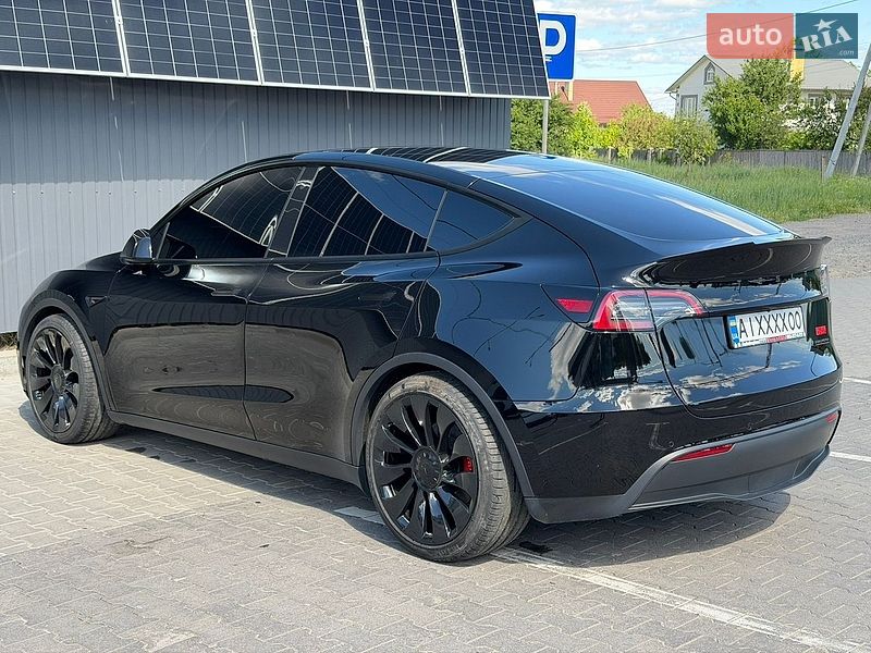 Позашляховик / Кросовер Tesla Model Y 2021 в Бучі