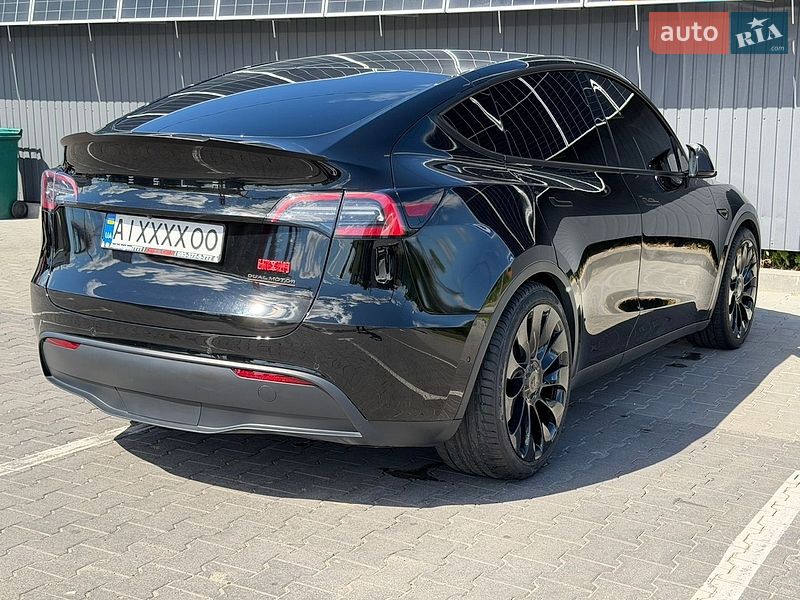 Позашляховик / Кросовер Tesla Model Y 2021 в Бучі