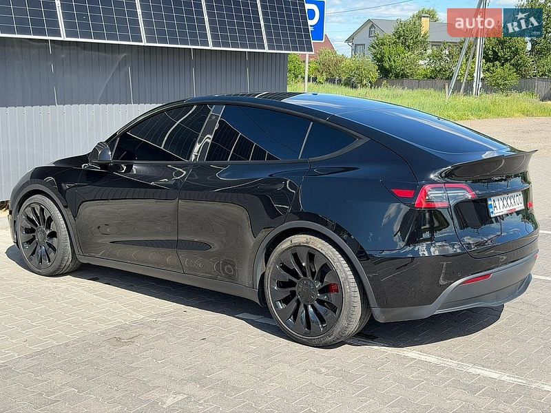 Позашляховик / Кросовер Tesla Model Y 2021 в Бучі